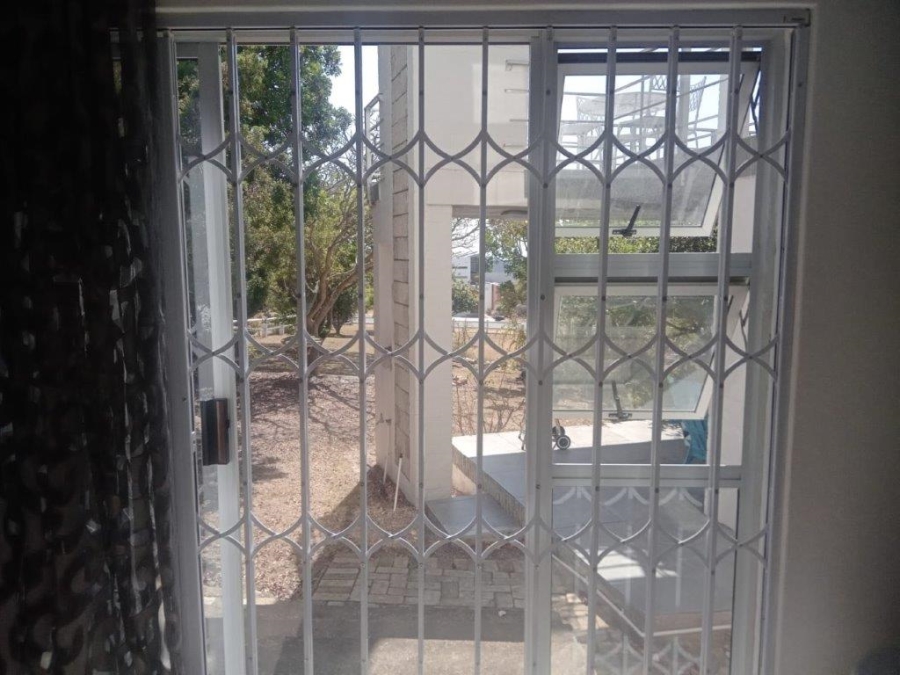 3 Bedroom Property for Sale in Wavecrest Eastern Cape